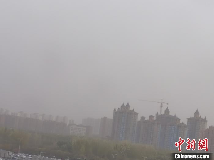 沙塵登場(chǎng)、氣溫暴跌中國(guó)北疆內(nèi)蒙古開(kāi)啟“冷凍模式”