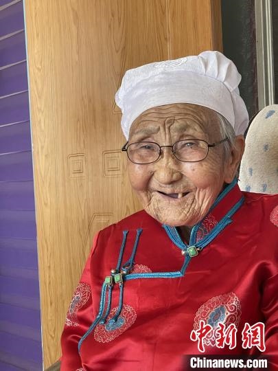 薩仁托婭拍攝的“草原母親”?！∷_仁托婭供圖