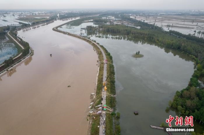 資料圖：10月10日，山西省介休市汾河濕地公園遭遇洪水倒灌。<a target='_blank' href='http://www.chinanews.com/'>中新社</a>記者 韋亮 攝