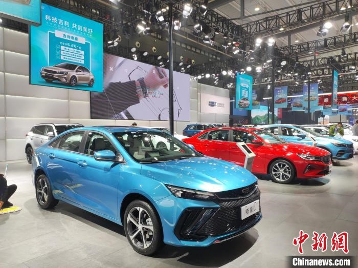 長沙國際車展上展出的汽車。　唐小晴 攝