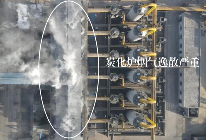  2021年12月11日，督察組使用無(wú)人機(jī)拍攝，榆林市榆陽(yáng)區(qū)瑞森煤化工公司炭化爐煙氣逸散嚴(yán)重