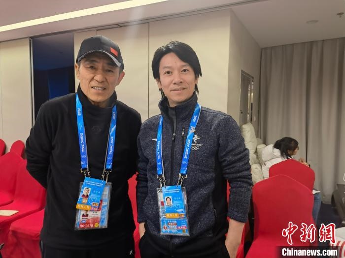張文海與張藝謀的合影。　張文海 供圖