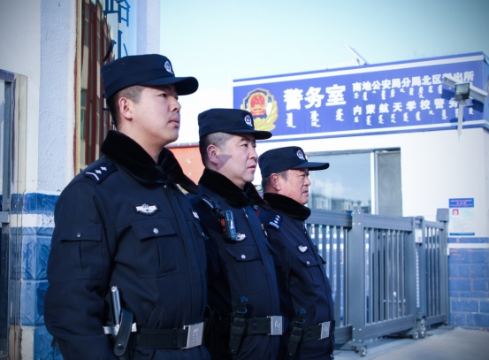站好“護(hù)學(xué)崗”，守護(hù)“成長(zhǎng)路”——南地公安持續(xù)開(kāi)展護(hù)學(xué)行動(dòng)214.png