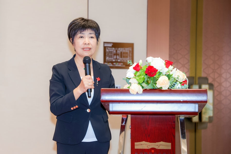 中國乳制品工業(yè)協(xié)會(huì)常務(wù)副理事長(zhǎng)兼秘書長(zhǎng)劉美菊致辭.jpg