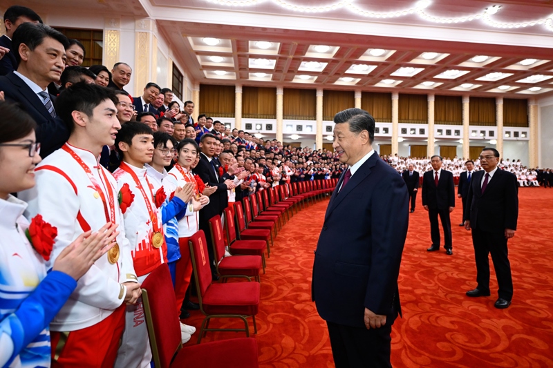 2022年4月8日，習(xí)近平總書記會(huì)見北京冬奧會(huì)、冬殘奧會(huì)突出貢獻(xiàn)集體代表、突出貢獻(xiàn)個(gè)人和中國(guó)體育代表團(tuán)成員。