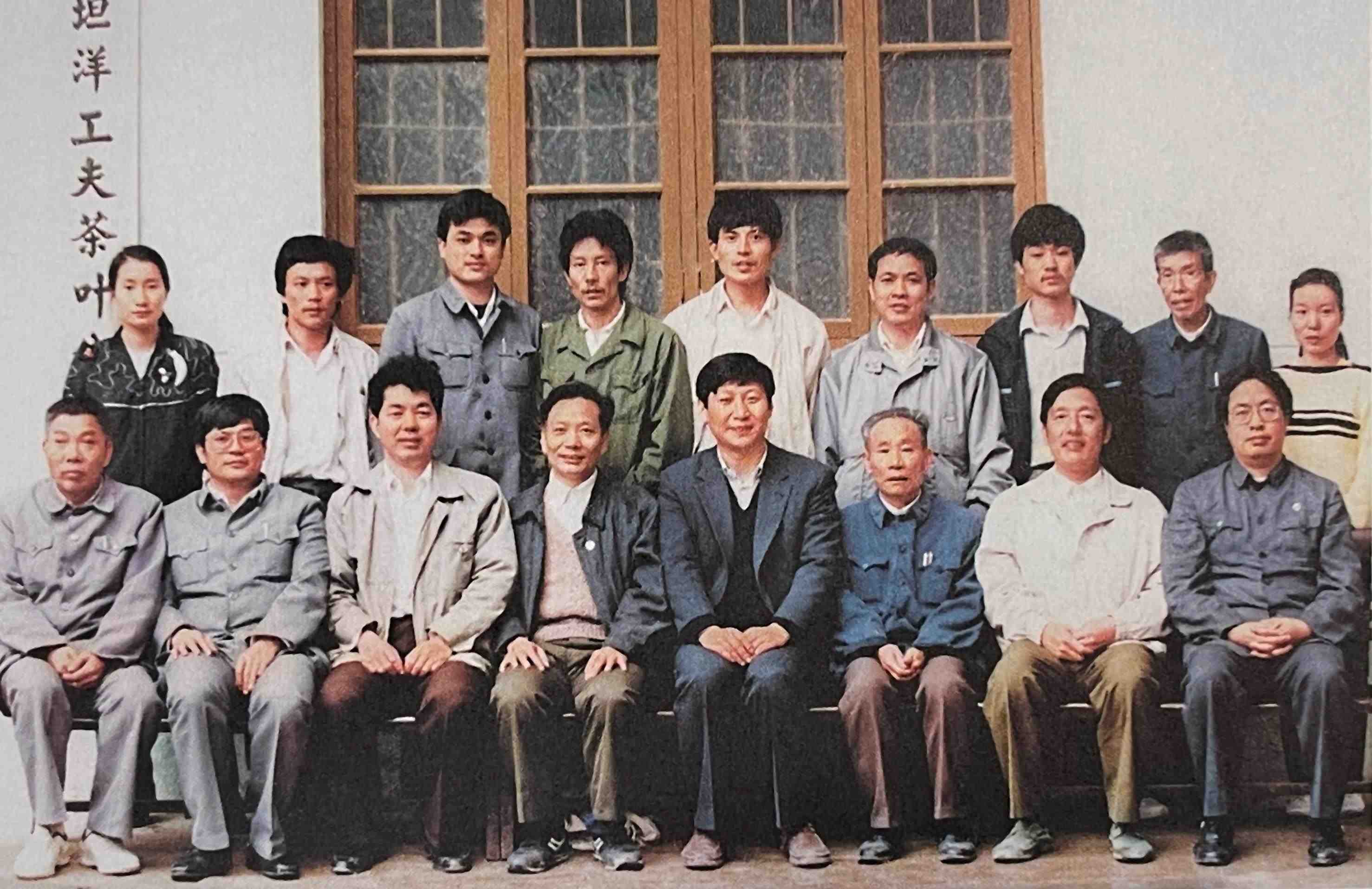 1990年5月，剛調(diào)任福州市委書記的習(xí)近平到寧德交接工作時(shí)，調(diào)研福安市社口鄉(xiāng)坦洋工夫茶葉公司。