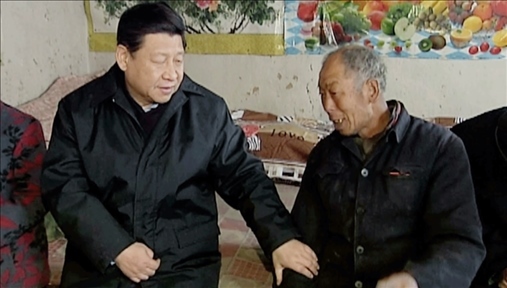 △2012年12月30日，習(xí)近平總書記來到河北省阜平縣龍泉關(guān)鎮(zhèn)顧家臺村看望困難群眾。