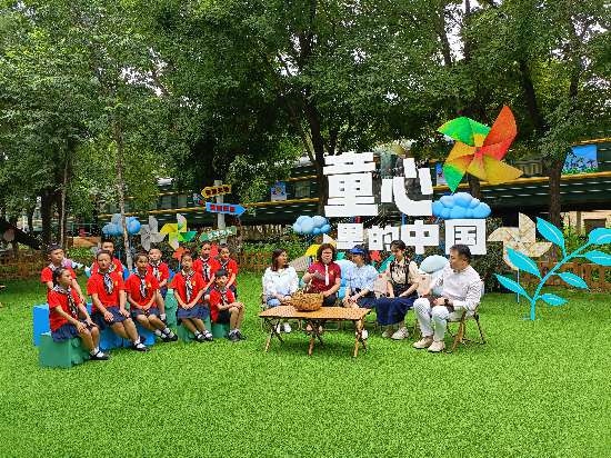 文縣東壩童聲合唱團(tuán)的孩子們在央視大風(fēng)車基地錄制節(jié)目。