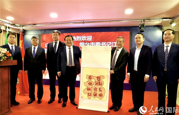 參加座談會的主要嘉賓合影留念。人民網(wǎng)記者宋亦然攝