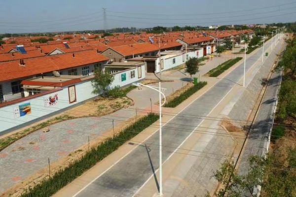 后仙莊村整治后道路整潔，住房整齊劃一
