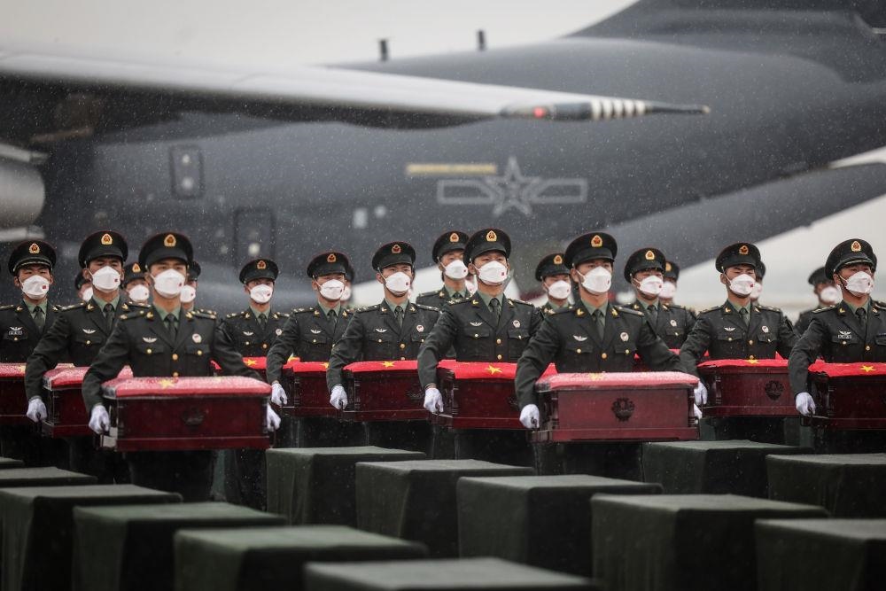 △2022年9月16日，載運著88位在韓中國人民志愿軍烈士遺骸及837件遺物的空軍專機降落在沈陽桃仙國際機場，英雄們回到祖國懷抱。