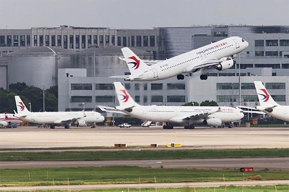 2023年8月2日，東航第二架國(guó)產(chǎn)C919大型客機(jī)執(zhí)飛滬蓉空中快線。