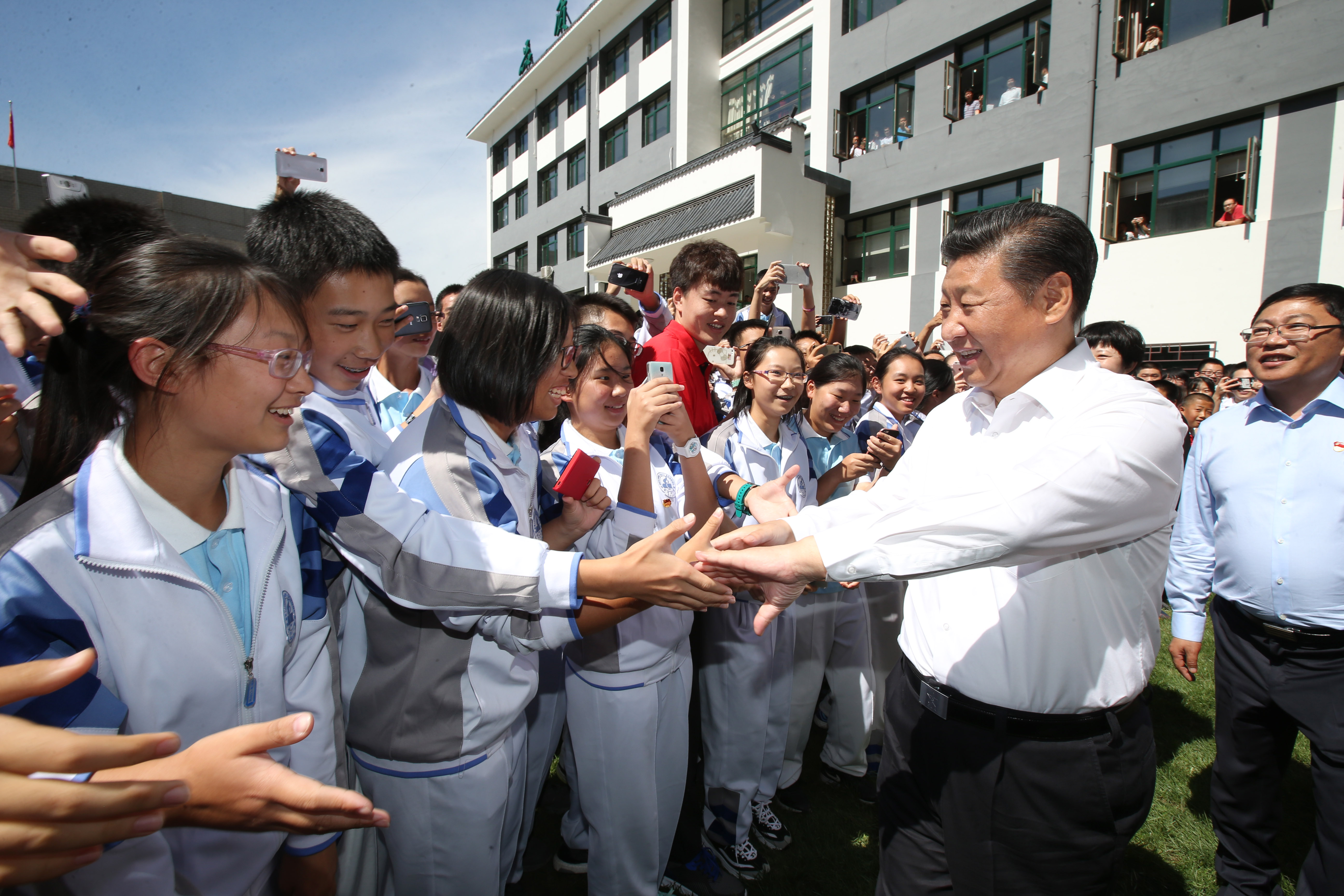 2016年9月9日，習(xí)近平總書記來(lái)到位于北京市海淀區(qū)的八一學(xué)?？赐麕熒?。