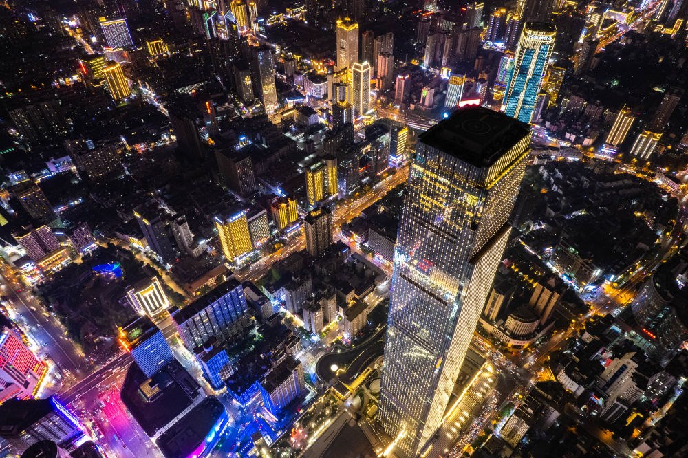 這是6月7日夜間拍攝的長沙城區(qū)景色（無人機照片）。新華社記者 陳思汗 攝