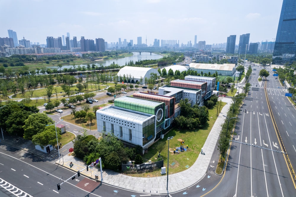 這是在長沙市開福區(qū)拍攝的馬欄山視頻文創(chuàng)產業(yè)園（無人機照片，6月7日攝）。新華社記者 陳思汗 攝