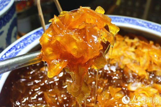 以柚子為原料做的蜂蜜柚子膏。 人民網(wǎng)記者 劉賓攝