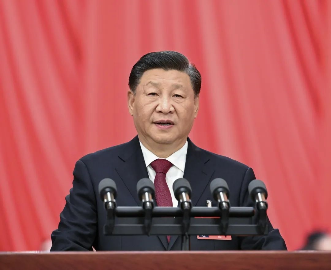 2022年10月16日，中國共產(chǎn)黨第二十次全國代表大會(huì)在北京人民大會(huì)堂開幕。習(xí)近平代表第十九屆中央委員會(huì)向大會(huì)作報(bào)告。圖/新華社記者 饒愛民 攝