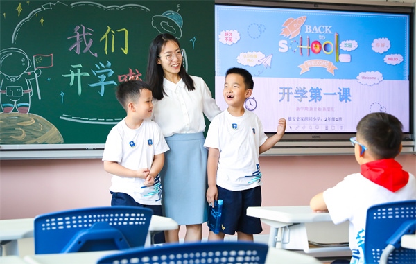 8月30日，雄安史家胡同小學(xué)學(xué)生體驗(yàn)學(xué)校生活。