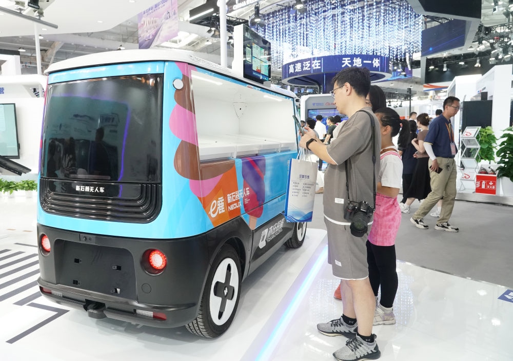 這是9月3日在首鋼園拍攝的一款無人車。新華社記者 任超 攝