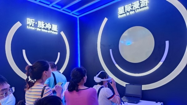 9月2日，貴州展館里觀眾排隊(duì)體驗(yàn)VR。受訪者供圖