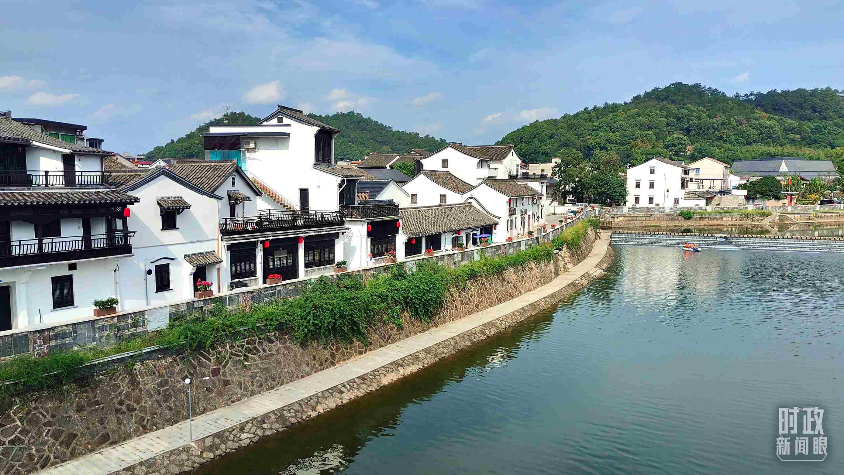 △“楓橋經(jīng)驗(yàn)”發(fā)源地諸暨市楓橋鎮(zhèn)。（總臺(tái)央視記者楊立峰拍攝）