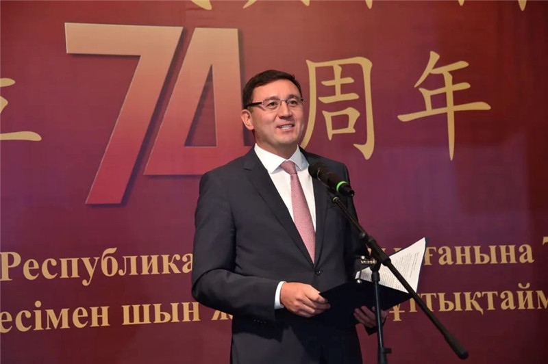 圖為哈外交部駐阿市代表布列格諾夫致辭。駐阿拉木圖總領(lǐng)館供圖