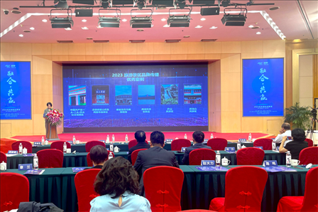 現(xiàn)場發(fā)布《2023旅游景區(qū)品牌傳播優(yōu)秀案例》。人民網(wǎng)記者 劉微攝