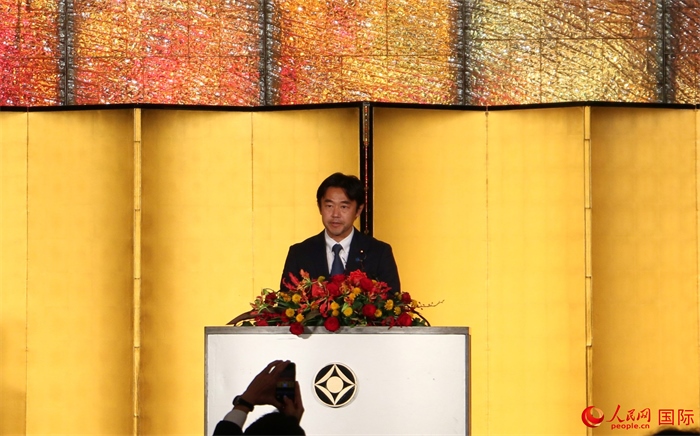 日本外務(wù)大臣政務(wù)官穗坂泰發(fā)表致辭。人民網(wǎng) 許可攝