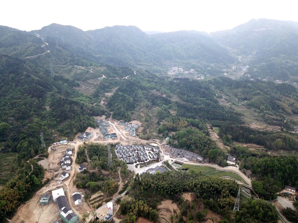 這是2020年4月16日拍攝的金寨縣大灣村村民新居（無人機(jī)照片）。新華社記者劉軍喜攝