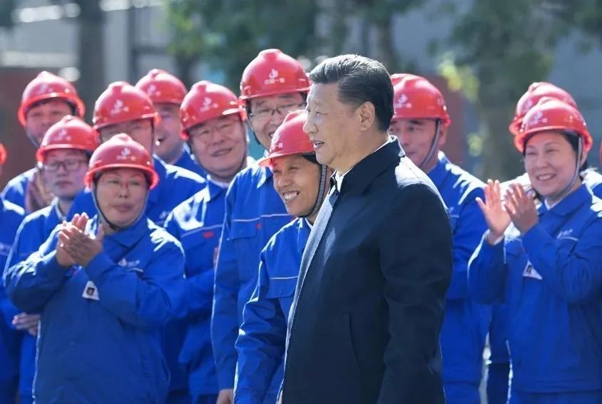 △2018年9月26日，習(xí)近平總書記來到中國一重集團(tuán)，同工人親切交流。