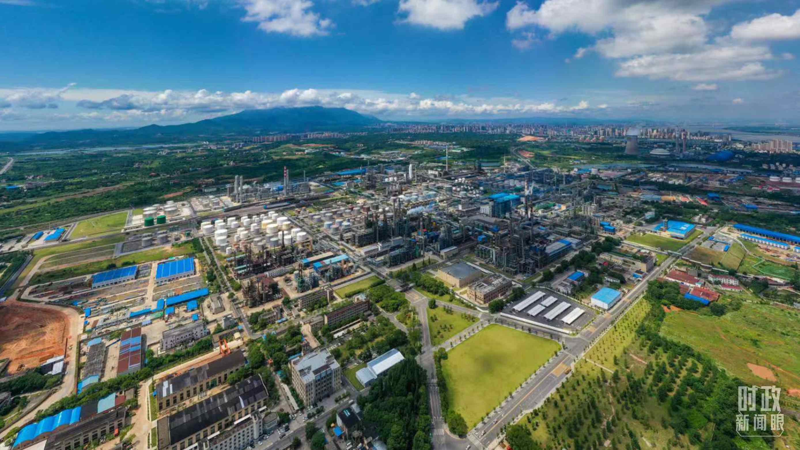 △中國石化九江分公司。（總臺(tái)記者劉陽拍攝）