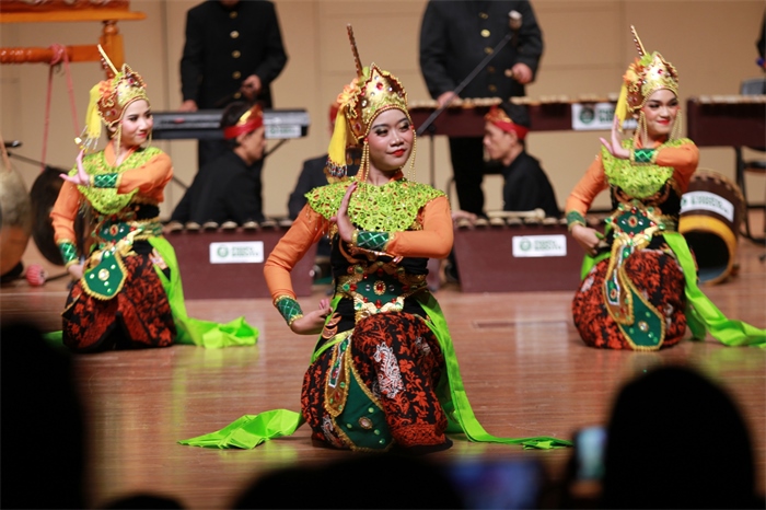 印尼藝術(shù)家表演印尼傳統(tǒng)舞蹈。印尼駐華大使館供圖
