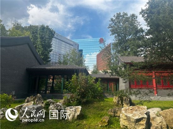 莫斯科中國貿易中心的中式園林“華銘園”一角。人民網(wǎng)記者 申佳平攝