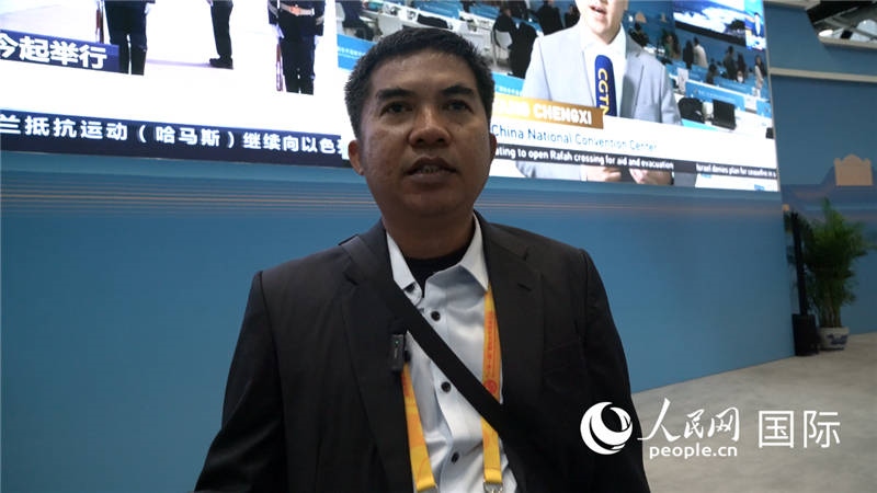 印尼《辛加朗綜合日報》記者班邦·蘇利斯提奧（Bambang Sulistio）與記者交談。人民網(wǎng) 楊春燕攝