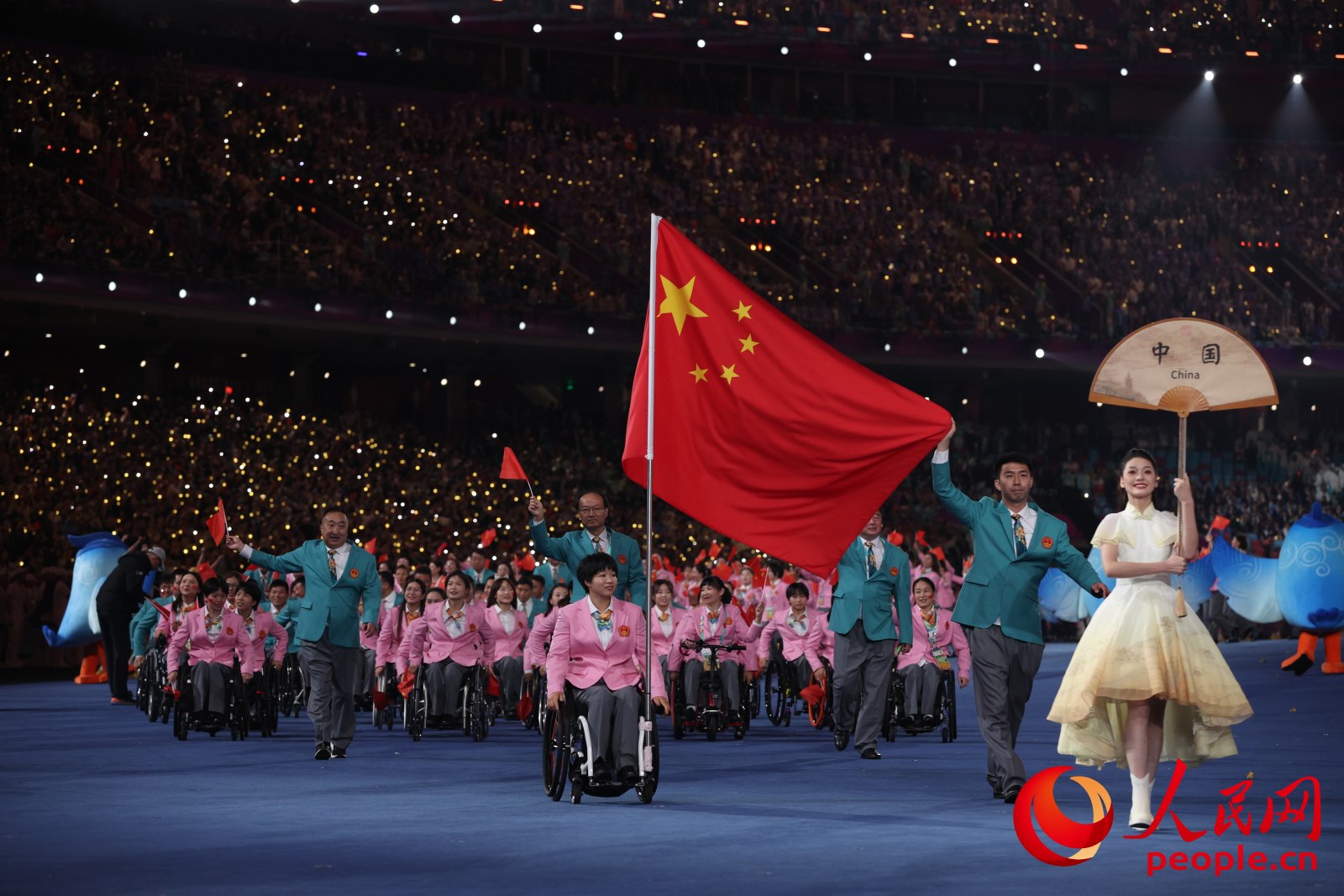 開幕式上，中國體育代表團入場。人民網(wǎng) 周靜圓攝