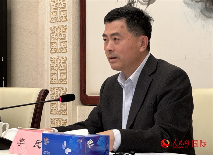 10月31日，歐美同學(xué)會(huì)秘書(shū)長(zhǎng)李民在第五屆中法文化論壇媒體吹風(fēng)會(huì)上講話。（人民網(wǎng) 謝瑩攝）