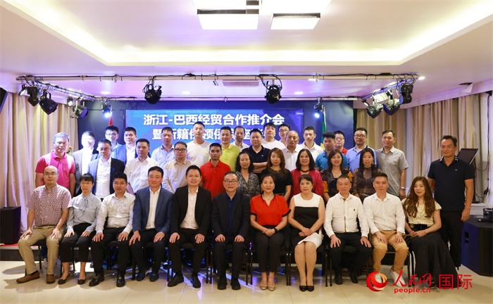 與會嘉賓合影。人民網(wǎng)記者 陳海琪攝