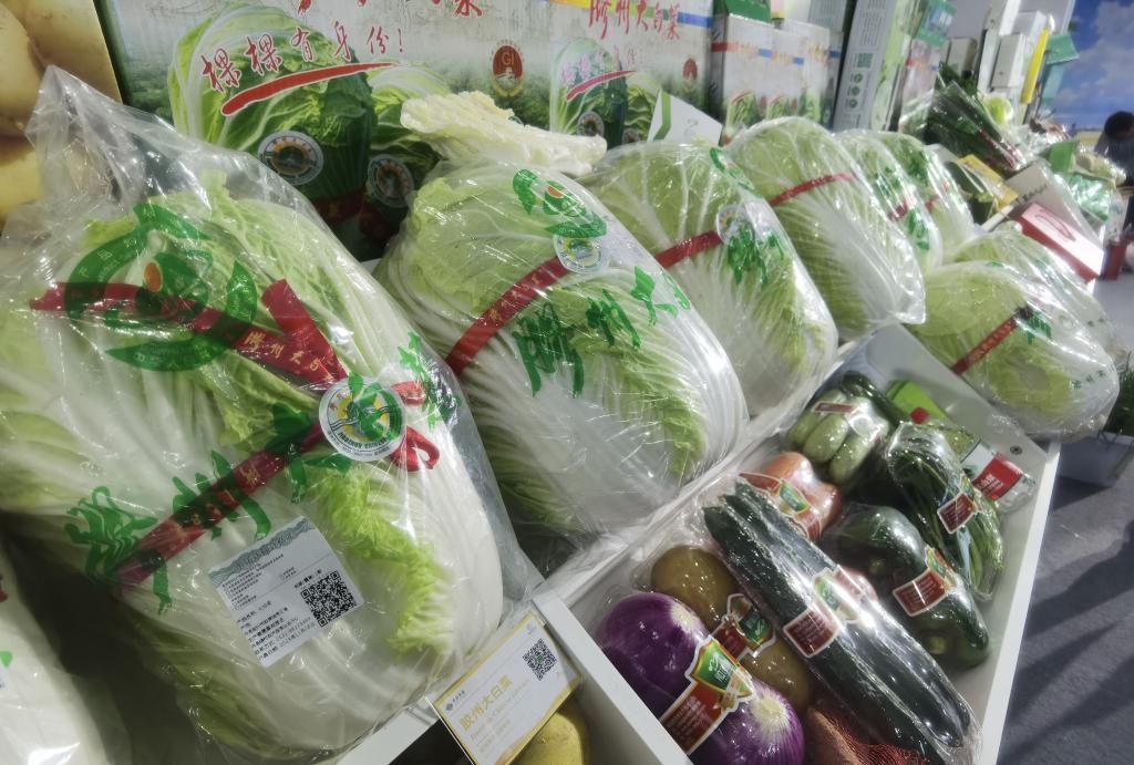 圖為本屆農(nóng)交會(huì)現(xiàn)場(chǎng)展示的膠州大白菜等蔬菜。新華社記者王凱攝