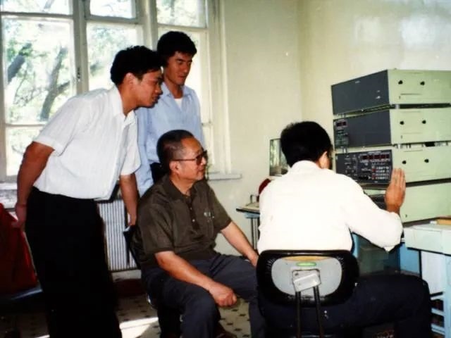 秦裕琨與團(tuán)隊(duì)在一起。哈爾濱工業(yè)大學(xué)供圖