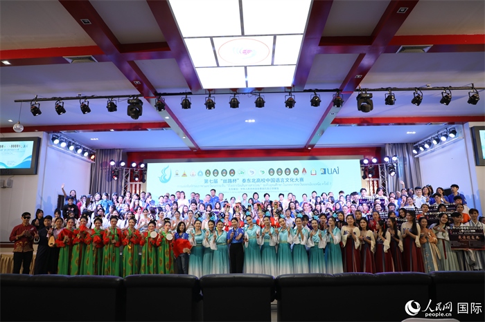 獲獎(jiǎng)選手合影。人民網(wǎng)記者 孫廣勇攝