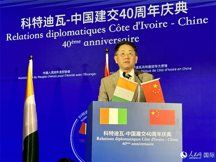 中國人民對外友好協(xié)會副會長姜江在招待會上致辭。人民網(wǎng) 謝瑩攝