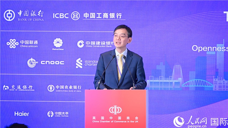 1. 英國(guó)中國(guó)商會(huì)會(huì)長(zhǎng)、中國(guó)銀行倫敦分行行長(zhǎng)方文建 致歡迎辭。郭錦標(biāo)攝_副本