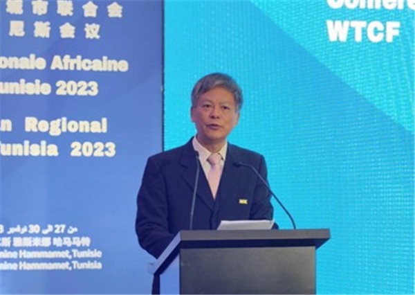 2023世界旅游城市聯(lián)合會(huì)非洲區(qū)域突尼斯會(huì)議 世界旅游城市聯(lián)合會(huì)常務(wù)副秘書長(zhǎng)李寶春致辭。主辦方供圖