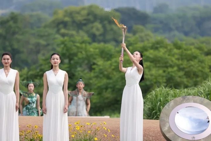 杭州亞運(yùn)會(huì)火種在良渚成功采集。記者 呂之遙 攝
