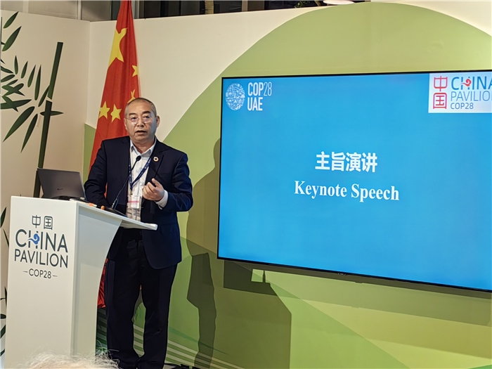晶澳太陽能科技股份有限公司高級副總裁孫廣彬發(fā)言。COP28中國角供圖