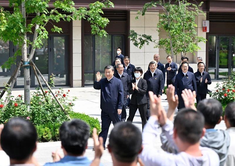 △2023年5月10日，習(xí)近平總書記在河北雄安新區(qū)容東片區(qū)南文營社區(qū)考察。