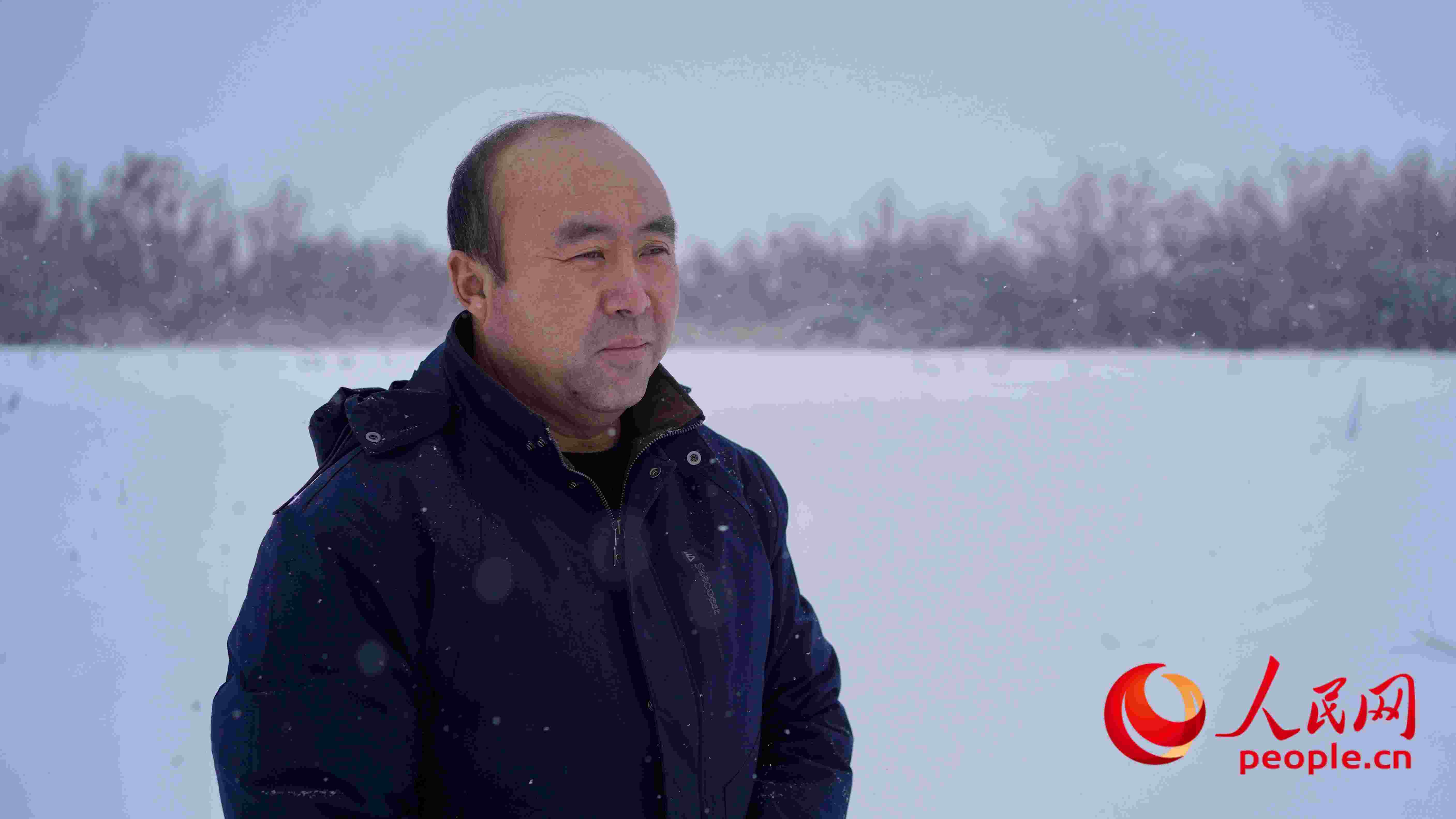 馬曉華回憶當(dāng)年和父親一起種樹的情形，滿是懷念。人民網(wǎng) 周靜圓攝