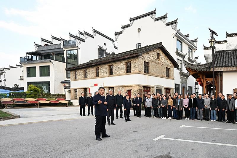 2023年10月11日，習(xí)近平總書記在江西上饒市婺源縣秋口鎮(zhèn)王村石門自然村考察。