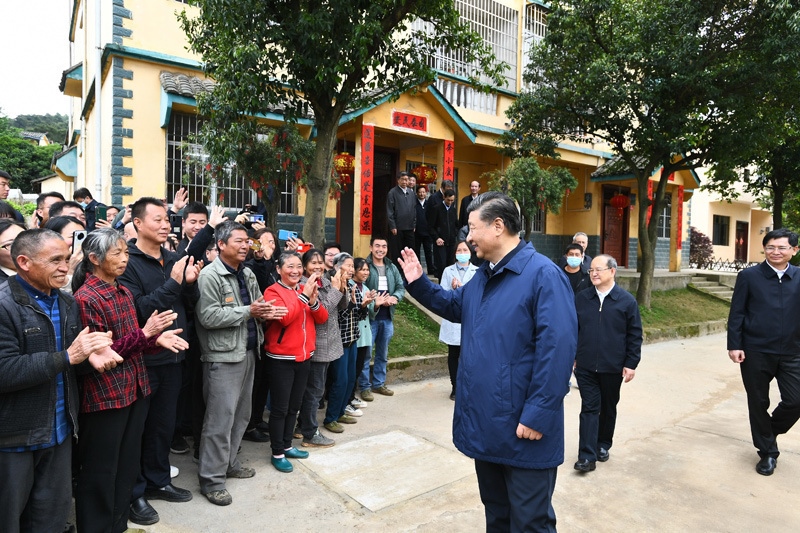 2021年4月25日，習近平總書記在廣西桂林市全州縣才灣鎮(zhèn)毛竹山村考察時，同鄉(xiāng)親們親切交流。新華社記者 謝環(huán)馳 攝