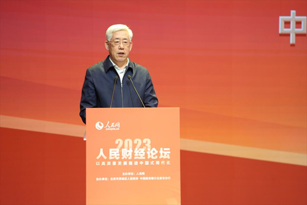 中國國際經(jīng)濟交流中心副理事長韓永文在論壇現(xiàn)場做主旨發(fā)言。人民網(wǎng)記者 翁奇羽攝